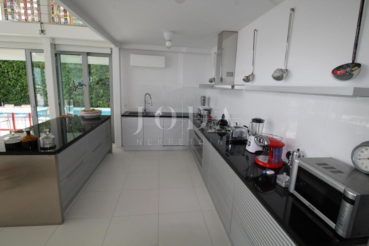 Impresivna villa na moru! Sinergija prostora, čovjeka i mora!