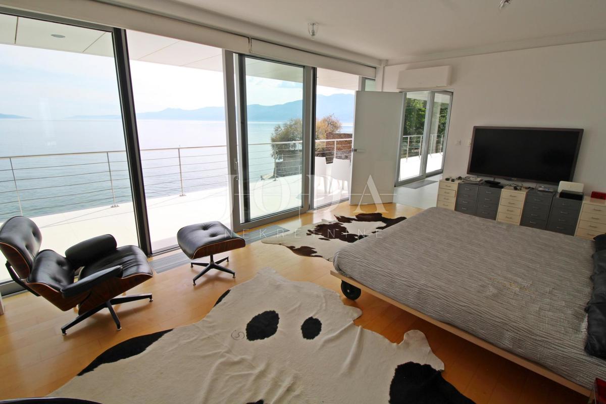 Impresivna villa na moru! Sinergija prostora, čovjeka i mora!