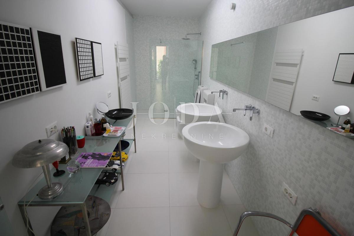 Impresivna villa na moru! Sinergija prostora, čovjeka i mora!