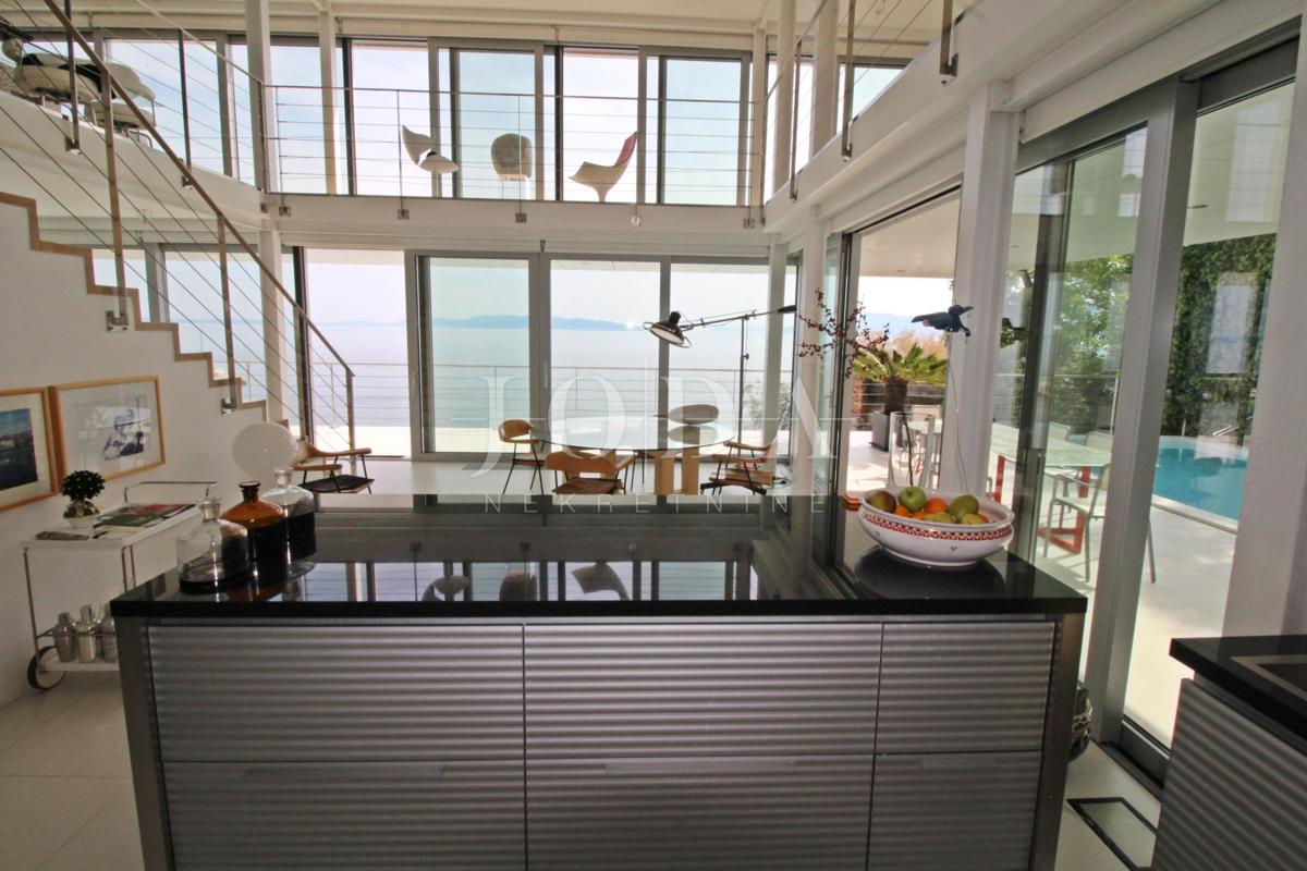 Impresivna villa na moru! Sinergija prostora, čovjeka i mora!