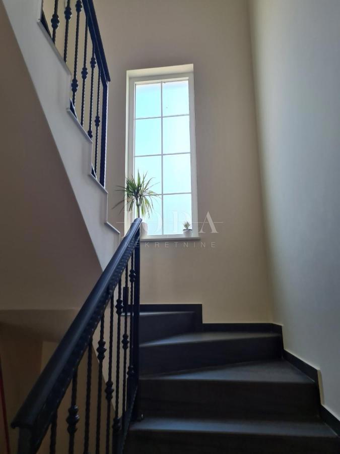 Samostojna vila z bazenom na mirni lokaciji