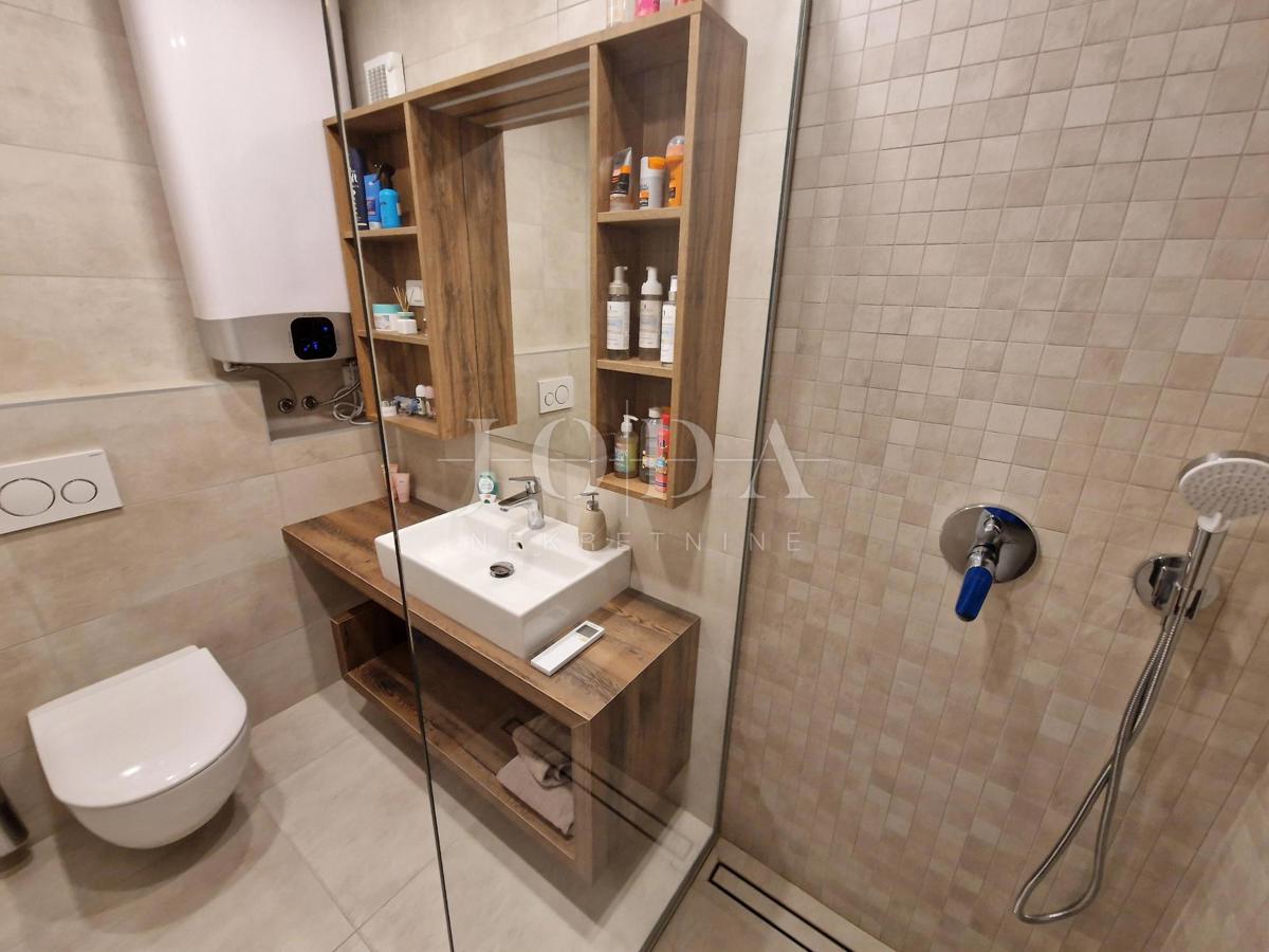 Ekskluziven penthouse z bazenom in fantastičnim pogledom na morje