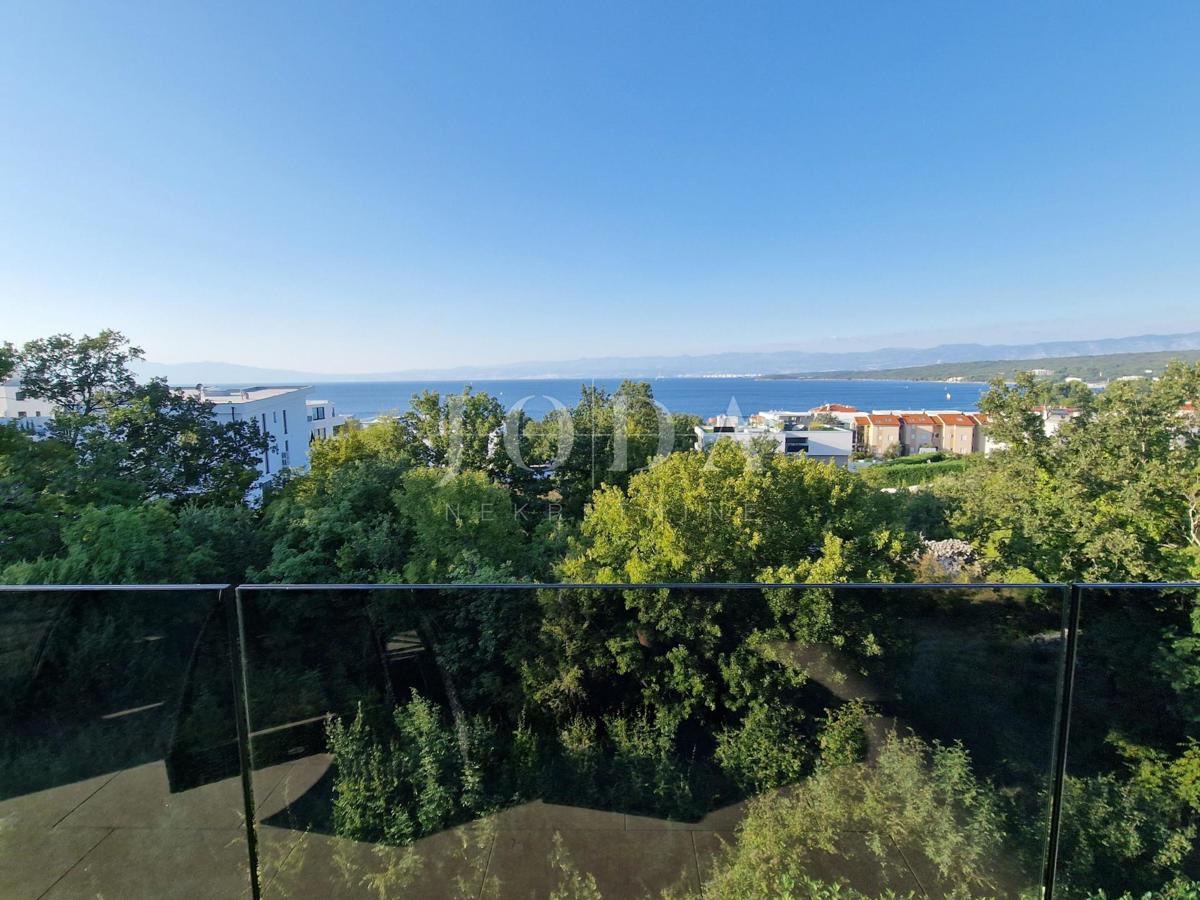 Ekskluziven penthouse z bazenom in fantastičnim pogledom na morje