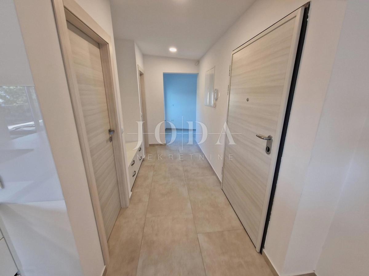 Ekskluziven penthouse z bazenom in fantastičnim pogledom na morje