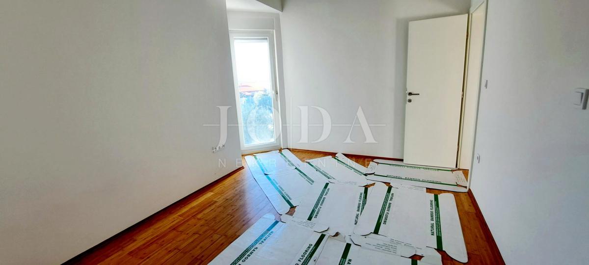 Udoben dvosobni apartma s pogledom na morje