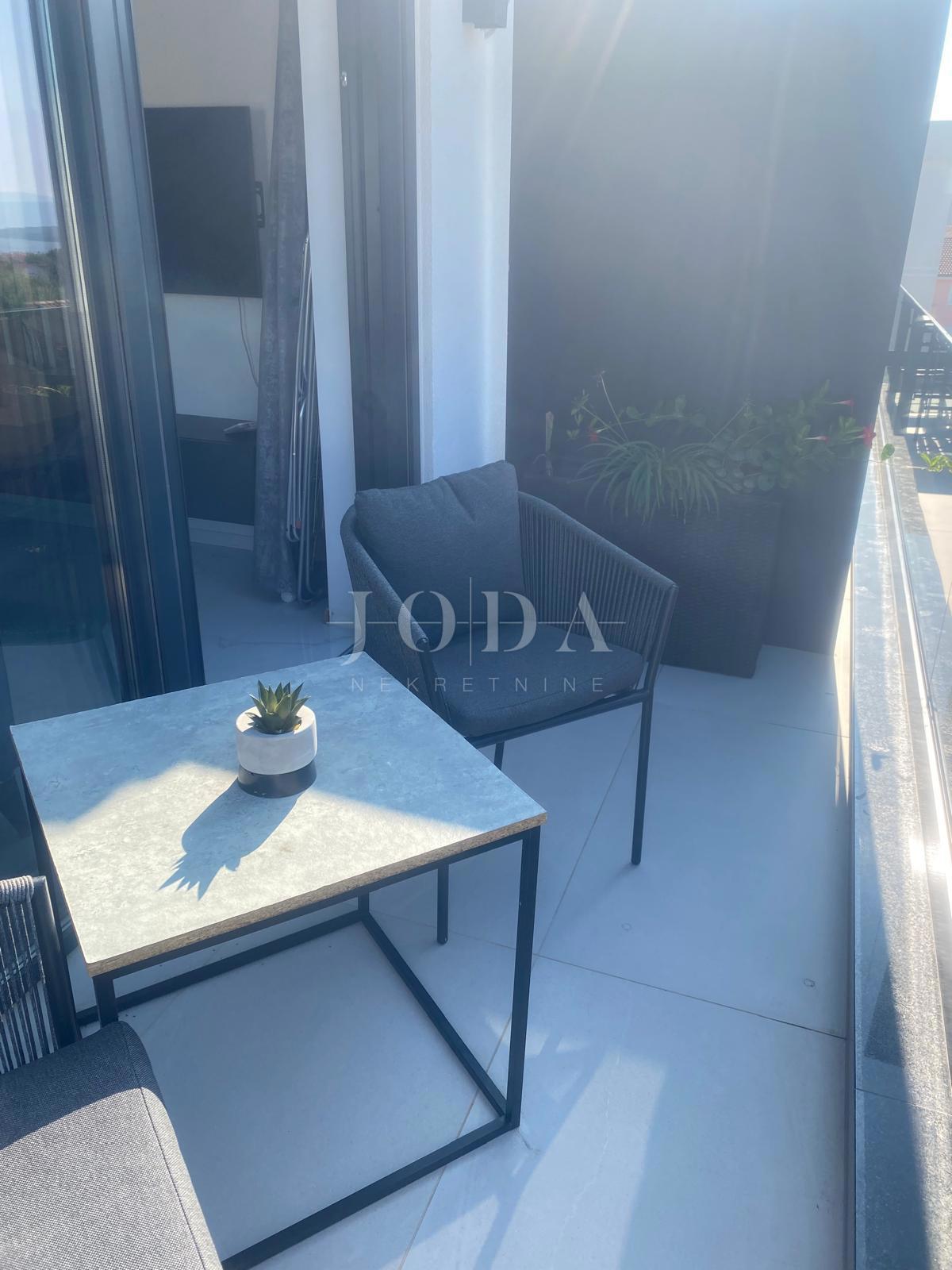 Penthouse v Malinski s pogledom na morje