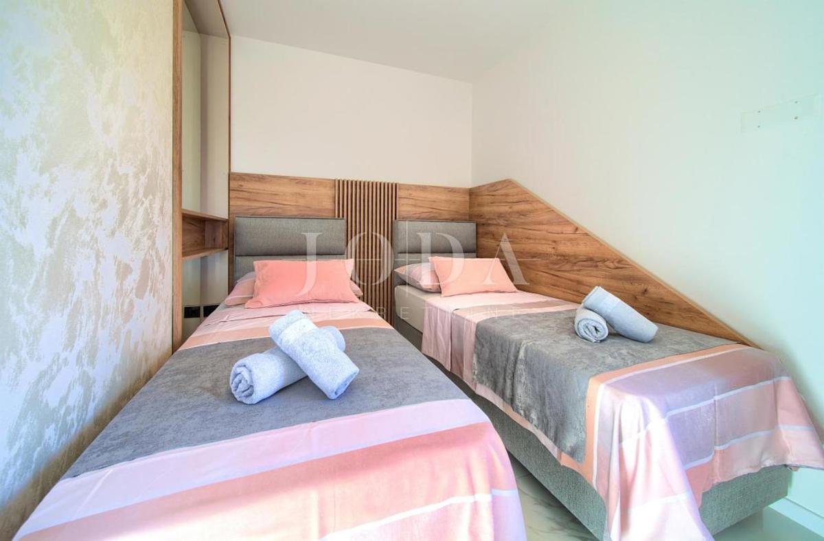 Penthouse v Malinski s pogledom na morje