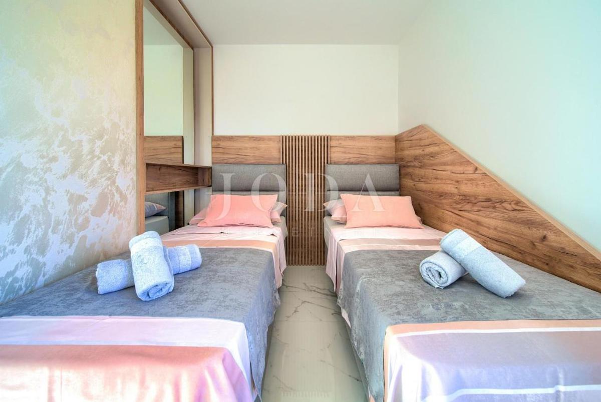 Penthouse v Malinski s pogledom na morje