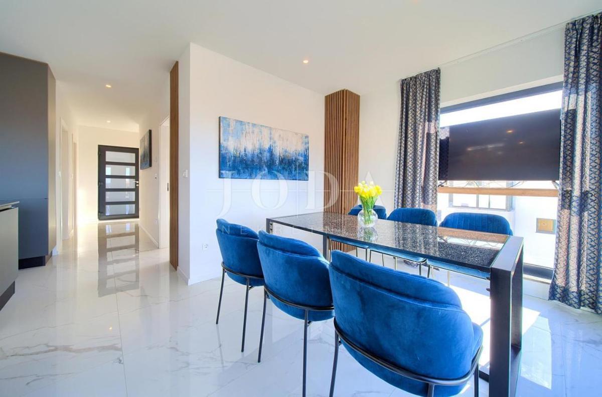 Penthouse v Malinski s pogledom na morje