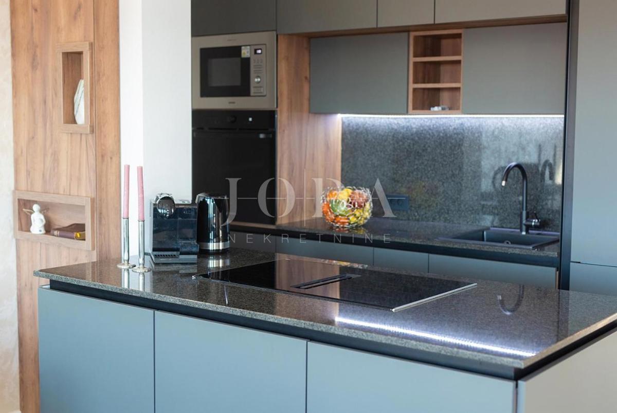 Penthouse v Malinski s pogledom na morje