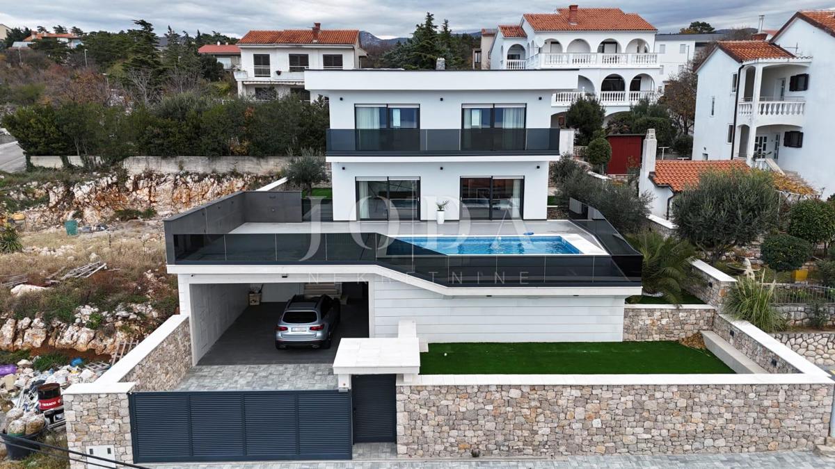 Novi Vinodolski sodobna novogradnja v bližini plaže in središča mesta