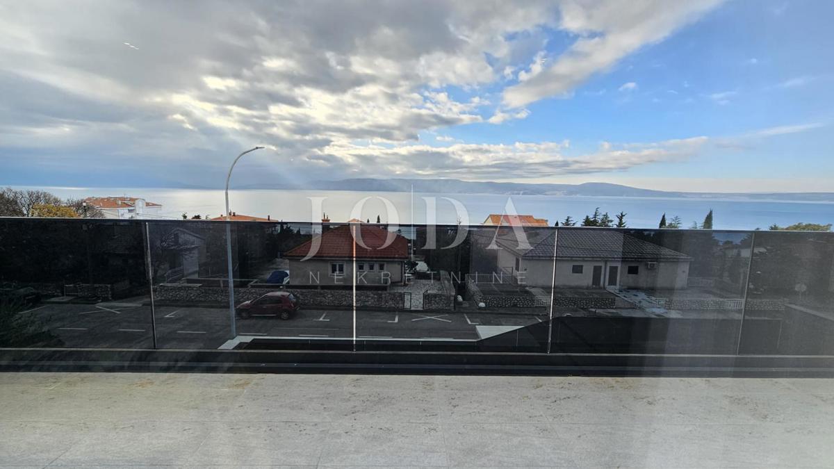 Novi Vinodolski sodobna novogradnja v bližini plaže in središča mesta
