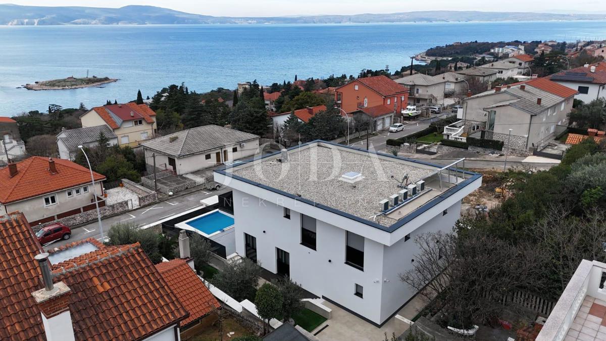 Novi Vinodolski sodobna novogradnja v bližini plaže in središča mesta