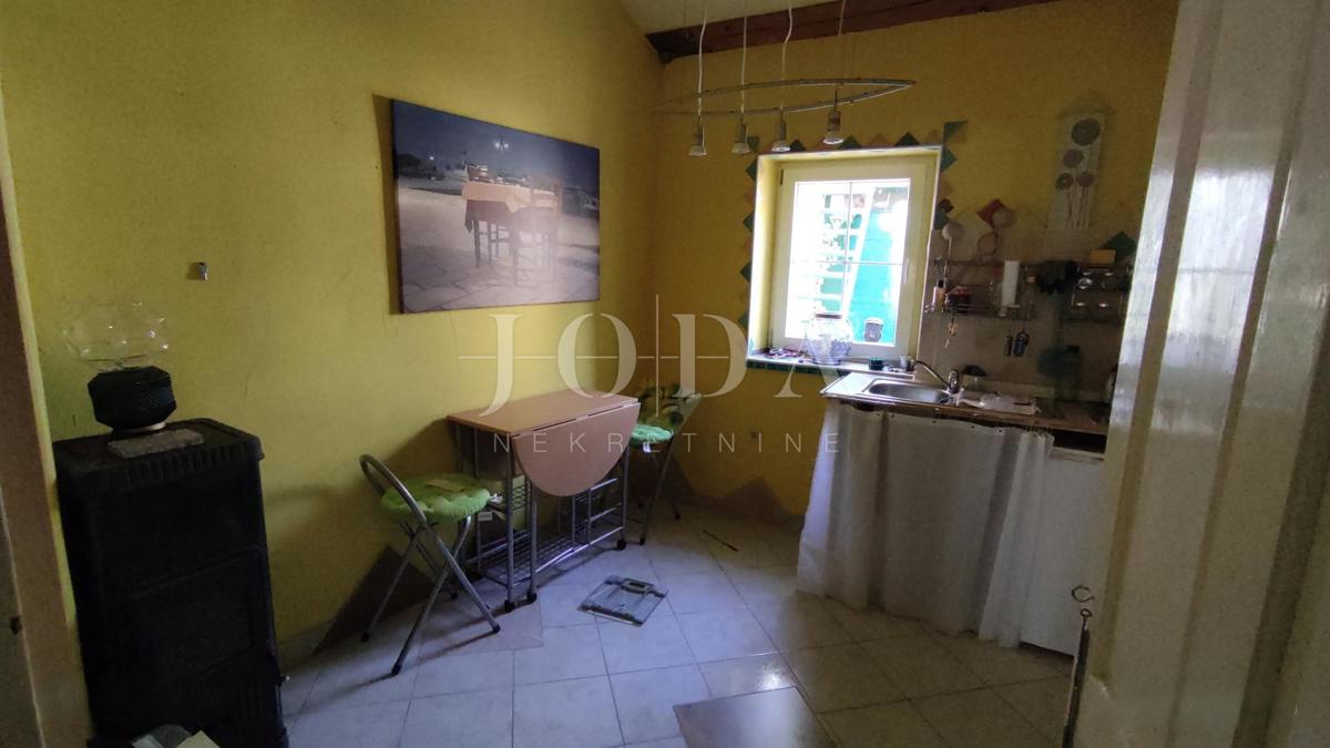 Prodamo očarljivo kamnito hišo v Bribirju
