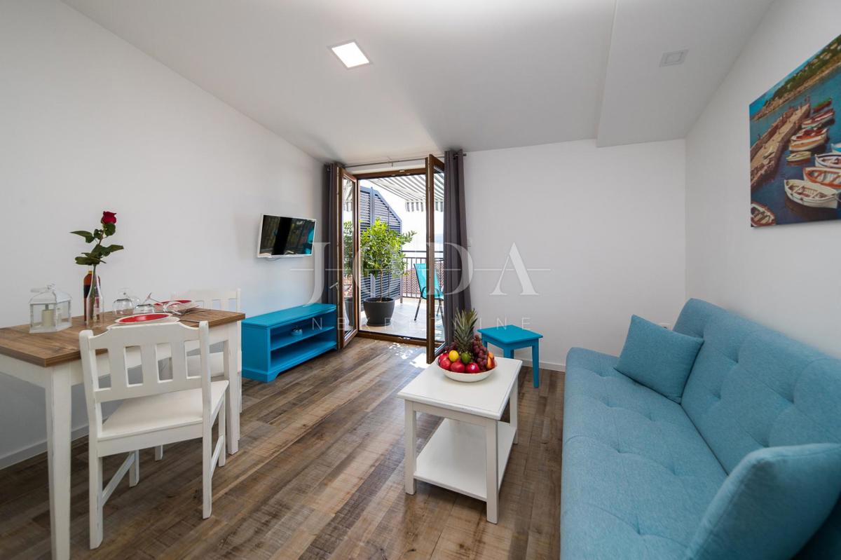 Crni mol apartma 50m od morja