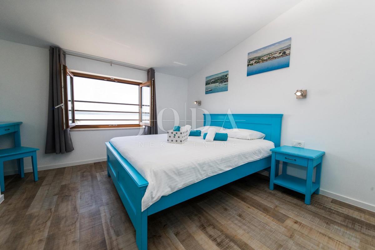 Crni mol apartma 50m od morja