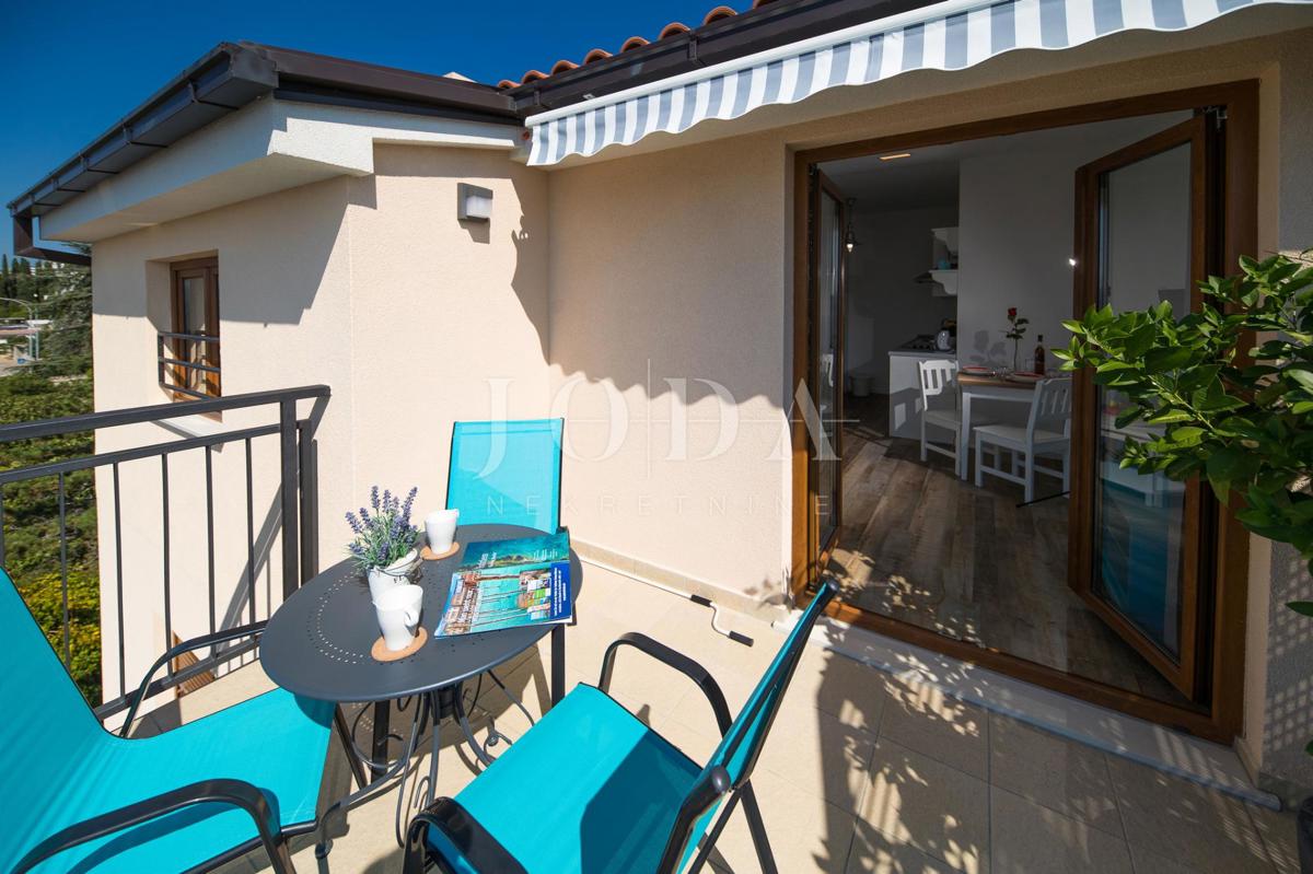 Crni mol apartma 50m od morja