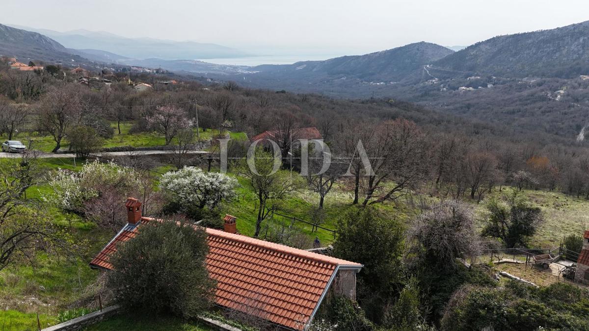 Bribir – Posestvo s Potencialom za Turizem in Mirno Življenje