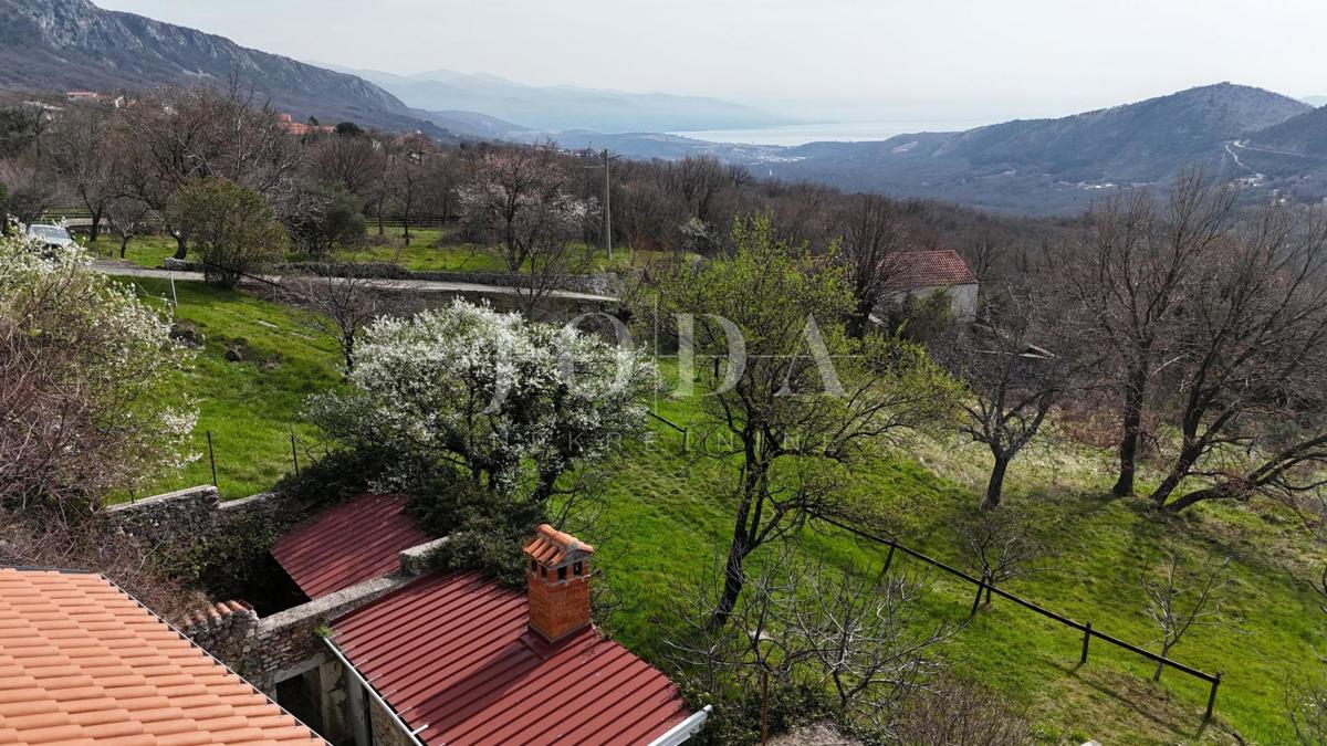 Bribir – Posestvo s Potencialom za Turizem in Mirno Življenje