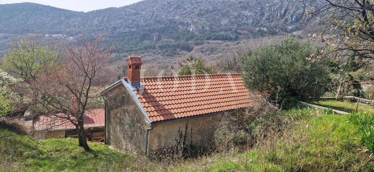Bribir – Posestvo s Potencialom za Turizem in Mirno Življenje