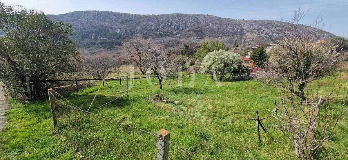 Bribir – Posestvo s Potencialom za Turizem in Mirno Življenje