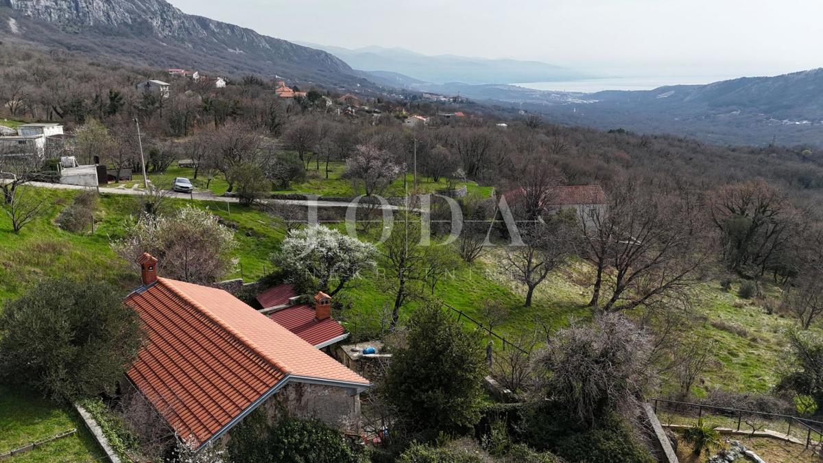 Bribir – Posestvo s Potencialom za Turizem in Mirno Življenje