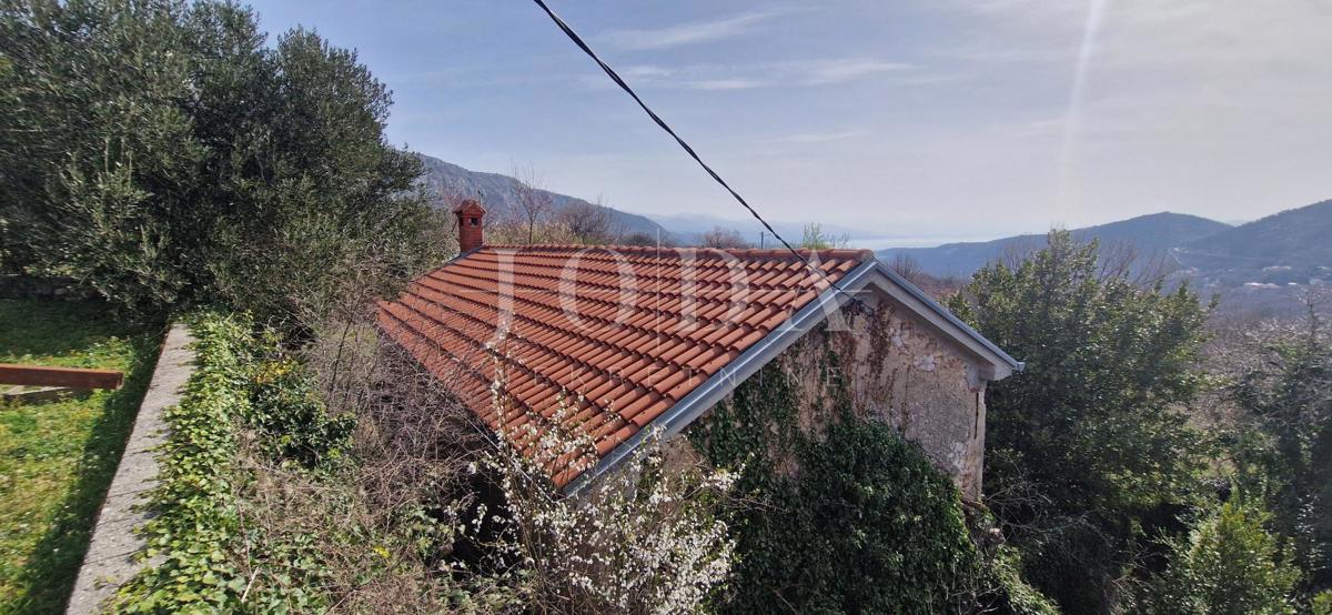 Bribir – Posestvo s Potencialom za Turizem in Mirno Življenje