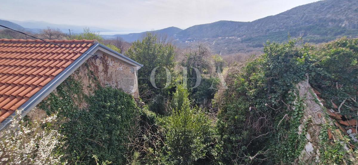 Bribir – Posestvo s Potencialom za Turizem in Mirno Življenje