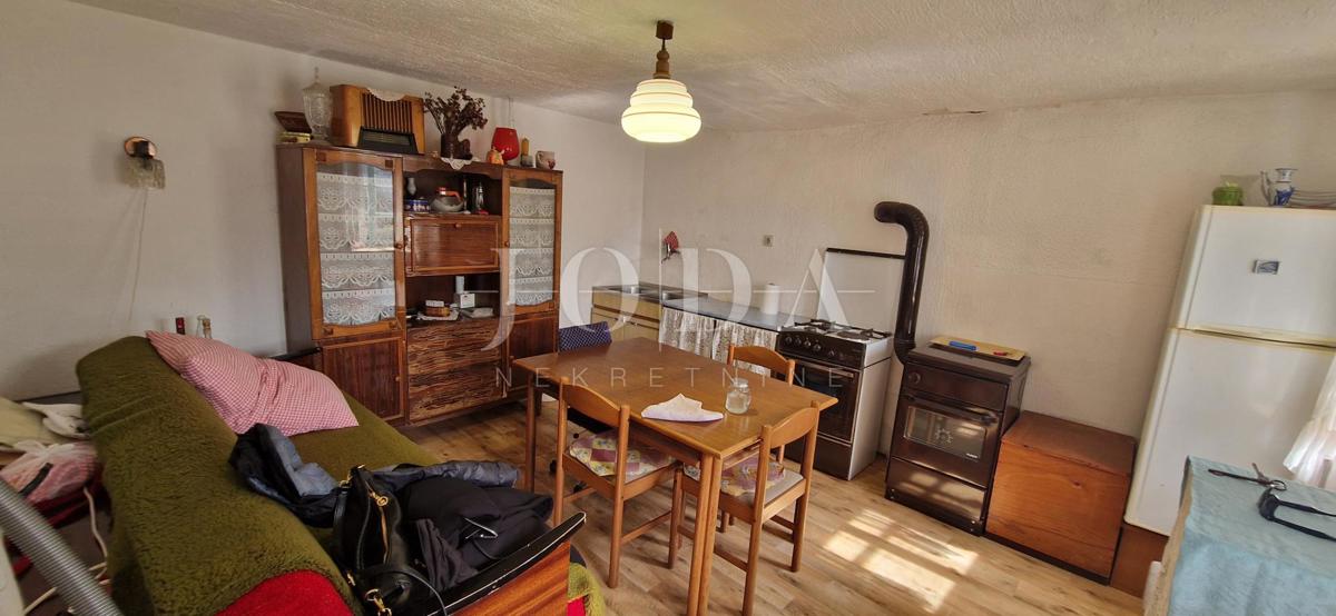 Bribir – Posestvo s Potencialom za Turizem in Mirno Življenje