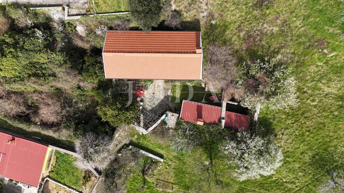 Bribir – Posestvo s Potencialom za Turizem in Mirno Življenje