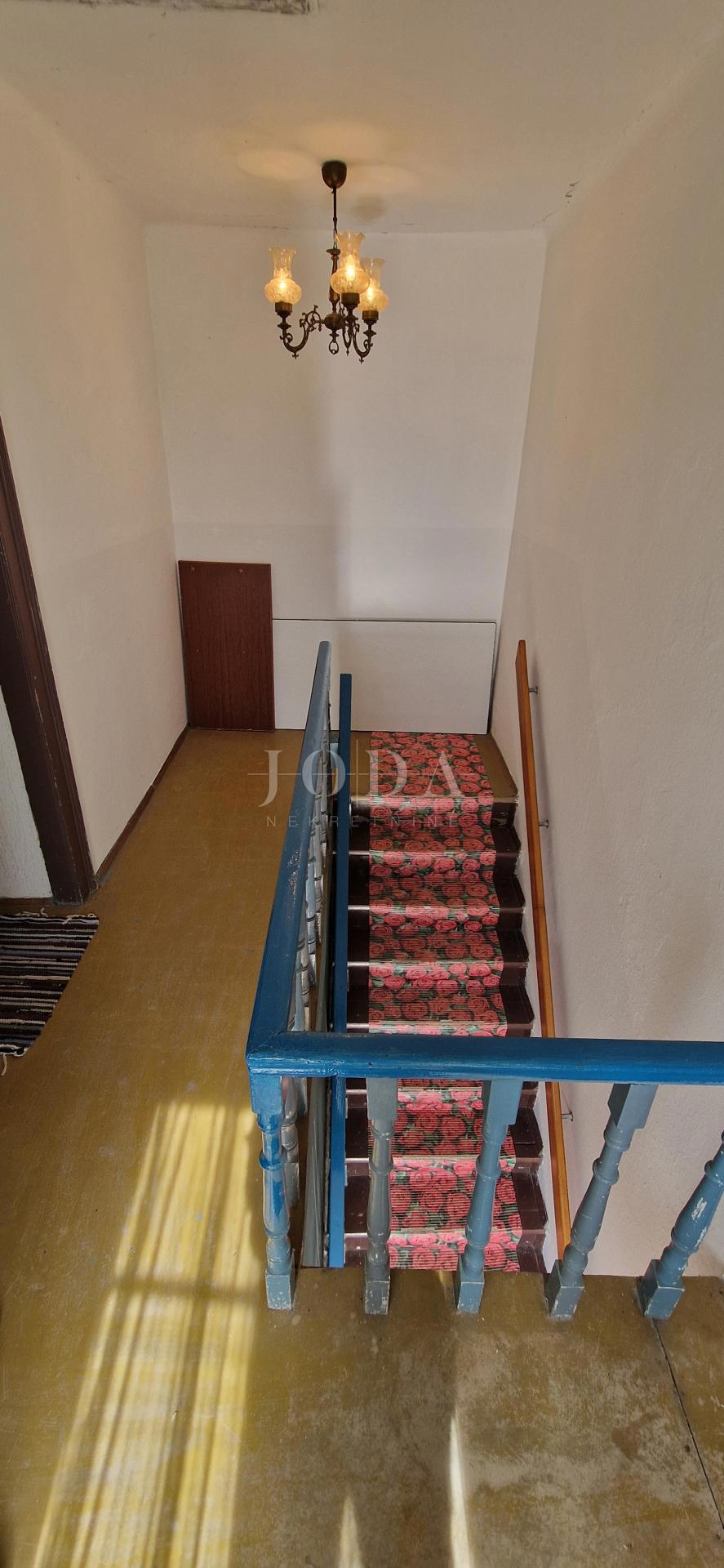 Bribir – Posestvo s Potencialom za Turizem in Mirno Življenje