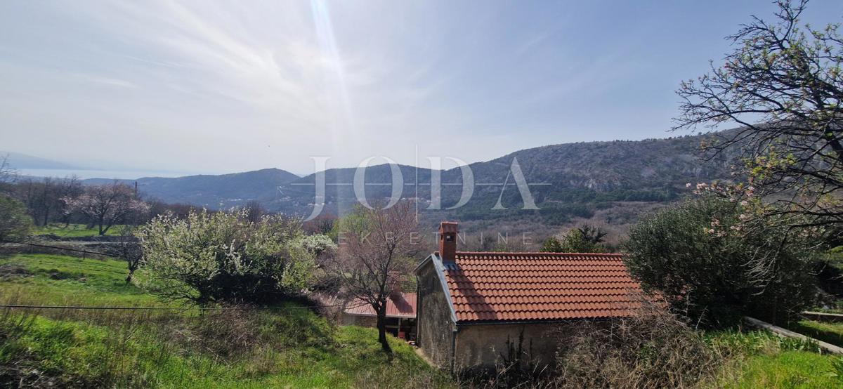 Bribir – Posestvo s Potencialom za Turizem in Mirno Življenje