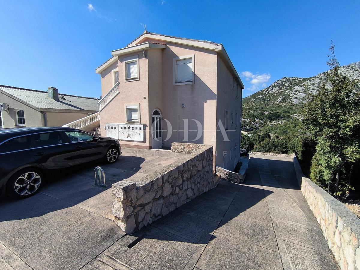 Stanovanje Karlobag, 36,50m2 bazen i parking