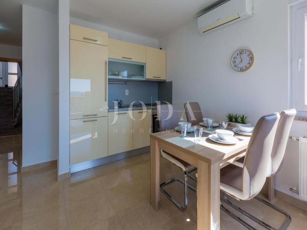 Apartma Crikvenica z garažo