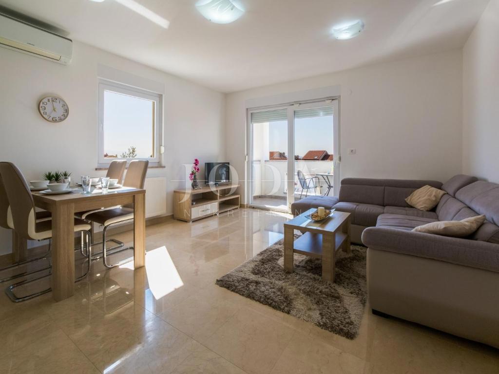 Apartma Crikvenica z garažo