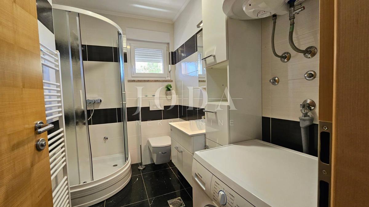 Apartma Crikvenica z garažo