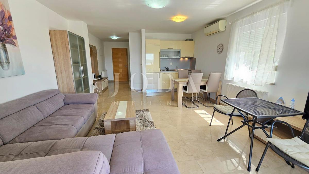 Apartma Crikvenica z garažo