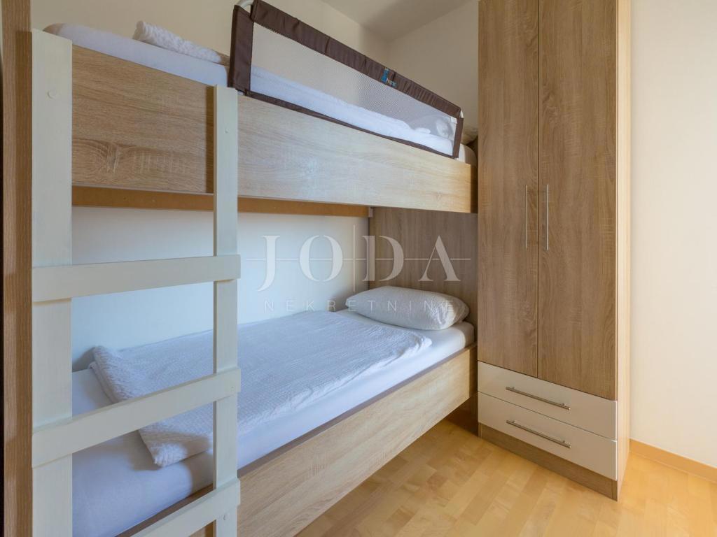 Apartma Crikvenica z garažo