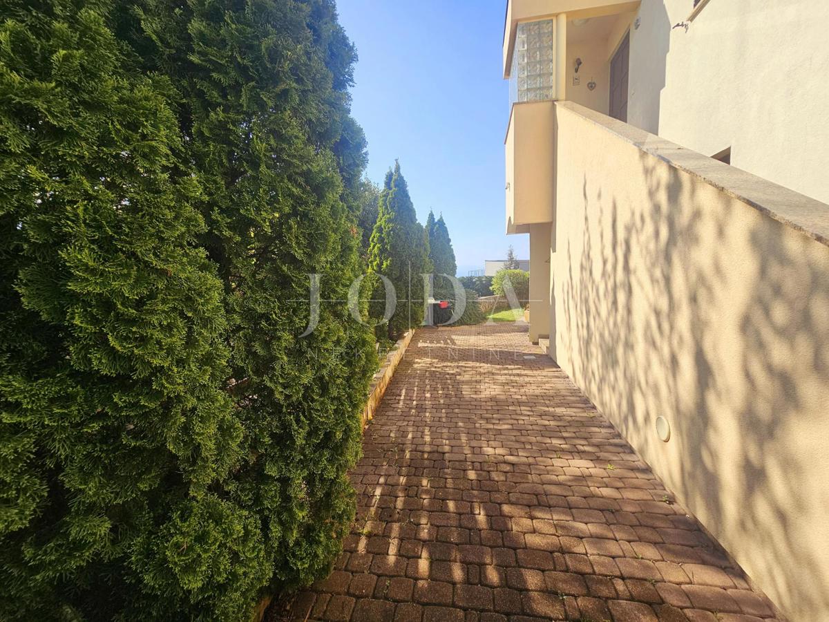 Pritlični apartma - stanovanje z velikim vrtom