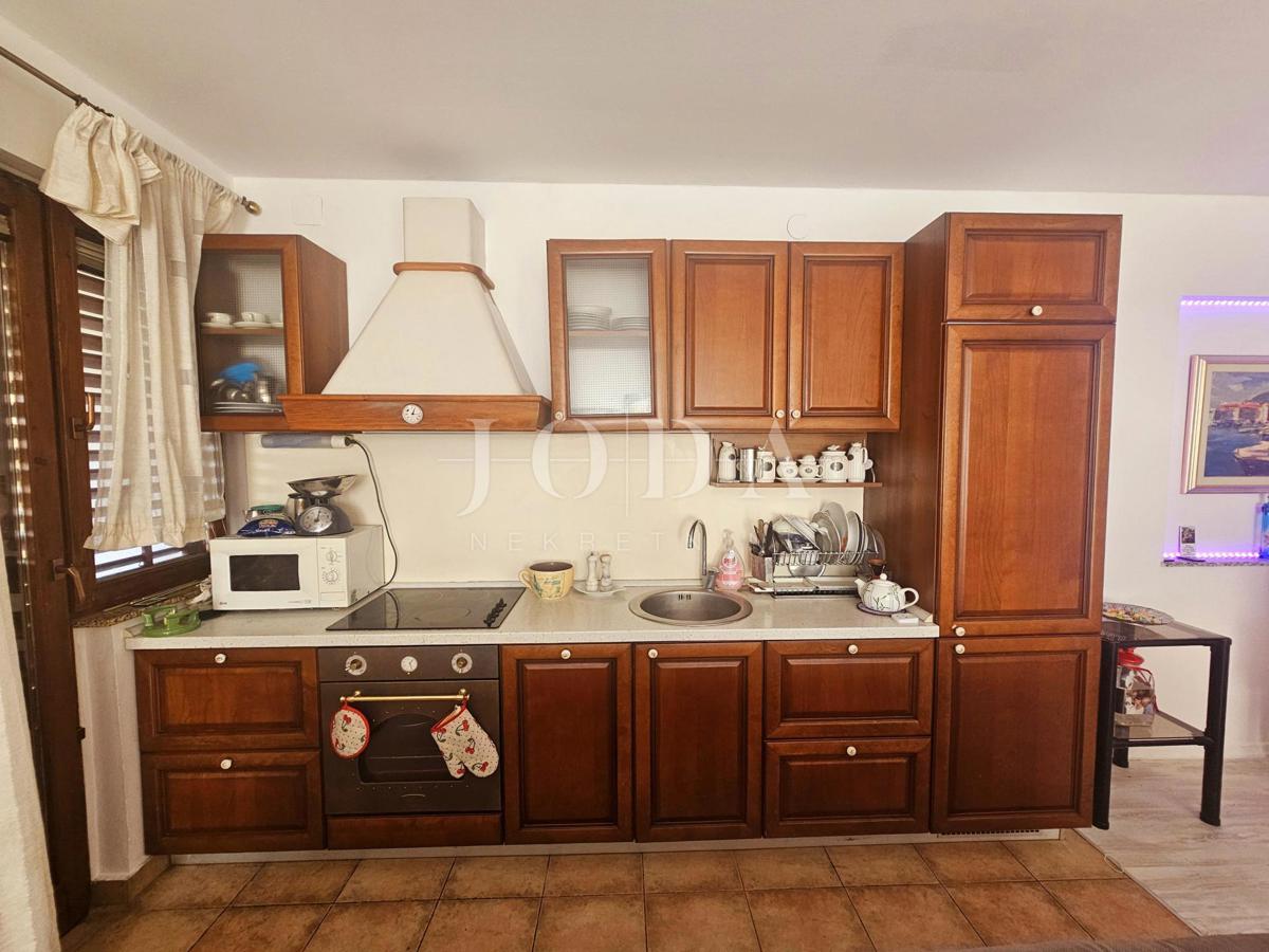 Pritlični apartma - stanovanje z velikim vrtom