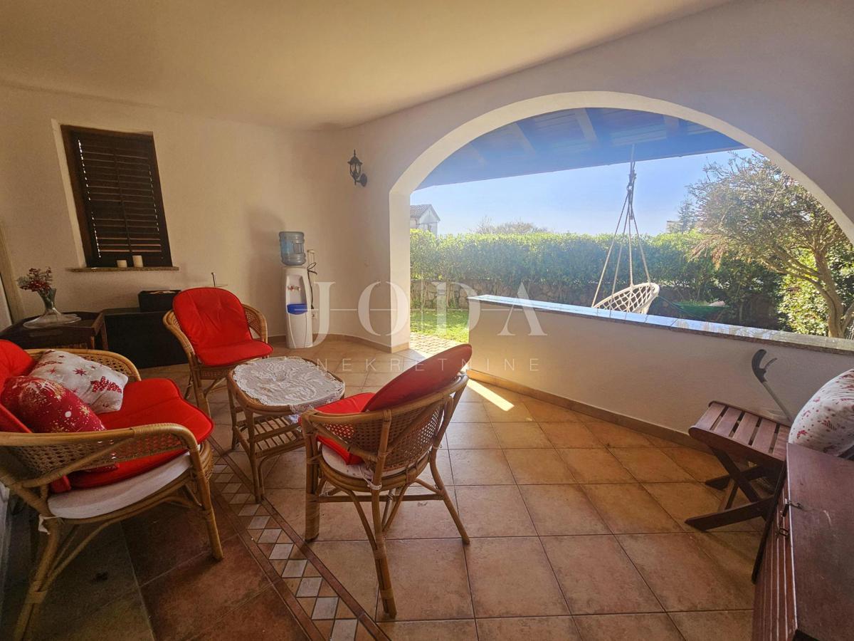 Pritlični apartma - stanovanje z velikim vrtom