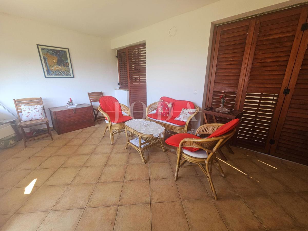 Pritlični apartma - stanovanje z velikim vrtom