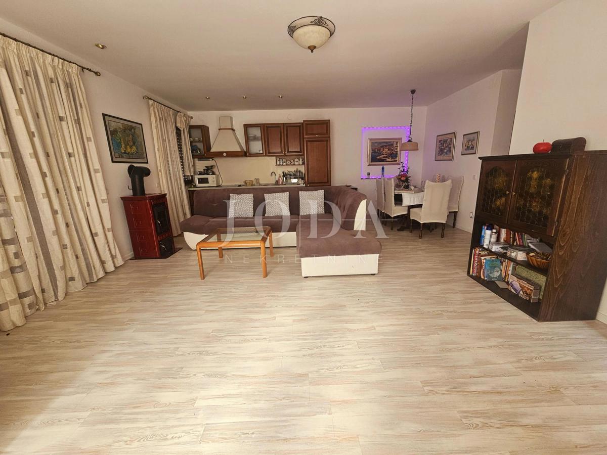 Pritlični apartma - stanovanje z velikim vrtom