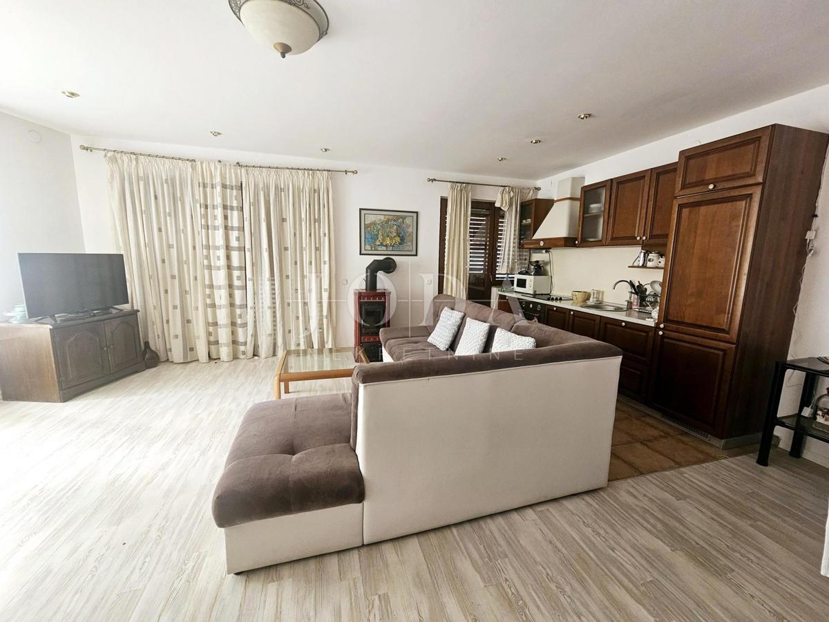 Pritlični apartma - stanovanje z velikim vrtom