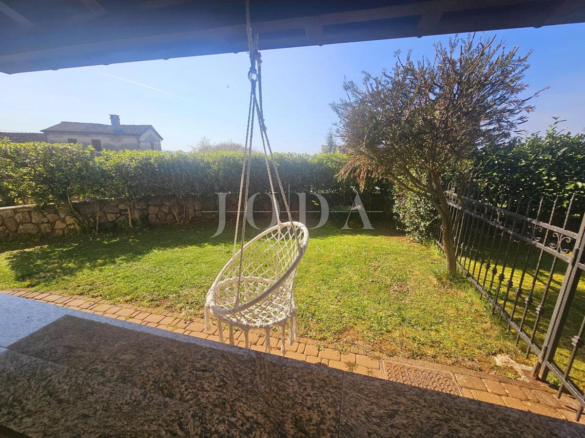 Pritlični apartma - stanovanje z velikim vrtom