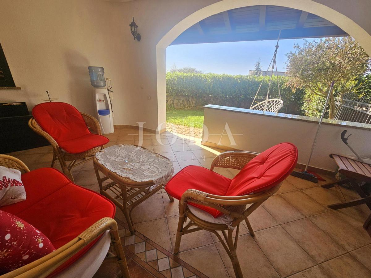 Pritlični apartma - stanovanje z velikim vrtom