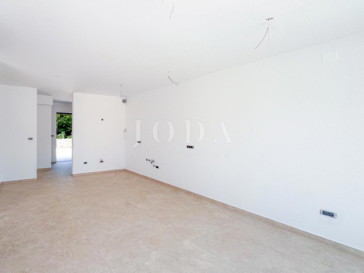 Kraljevica, luksuzni apartma z bazenom in vrtom