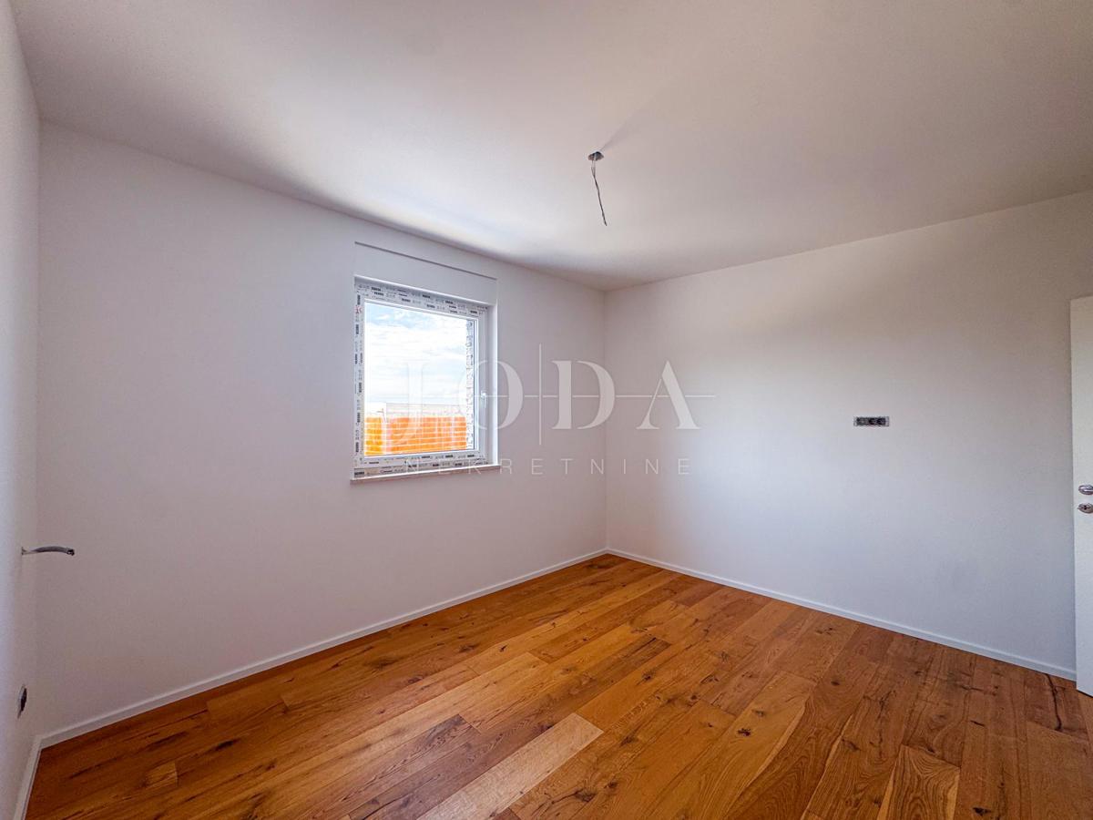 Kraljevica, luksuzni apartma z bazenom in vrtom