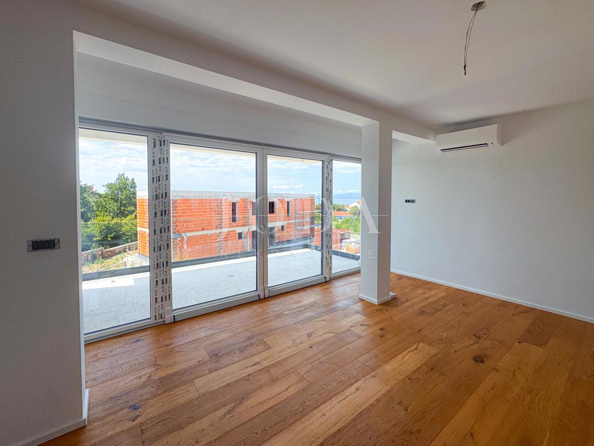 Kraljevica, luksuzni apartma z bazenom in vrtom