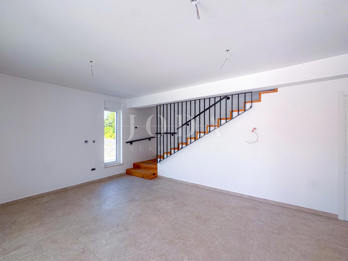 Kraljevica, luksuzni apartma z bazenom in vrtom